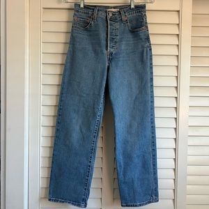 Levi’s Women’s Ribcage Straight Ankle Denim Jeans